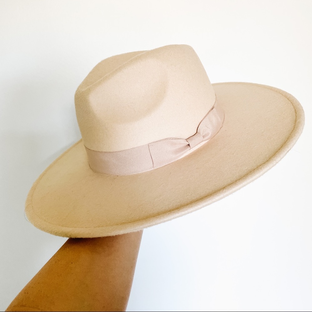 BRAND NEW - Isla wide brim fedora!